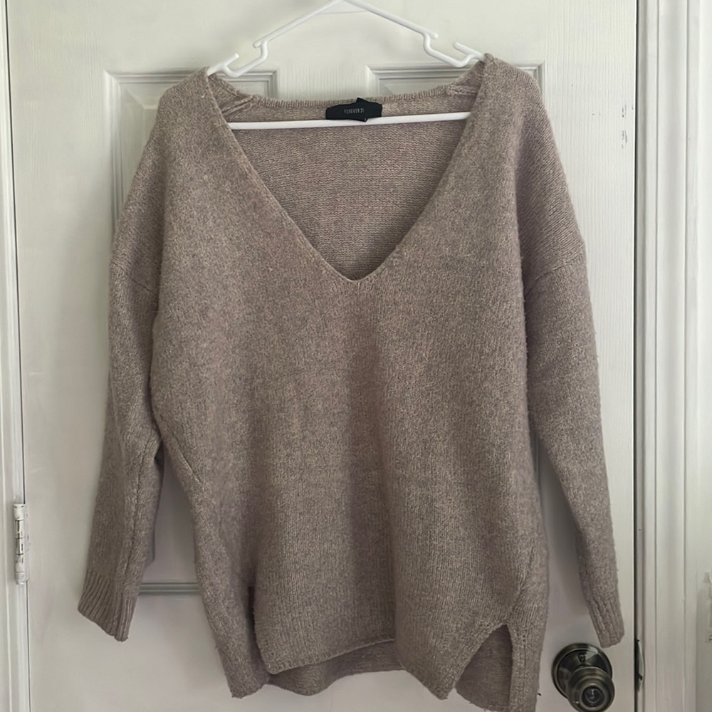 Light cream/grey V-neck sweater
